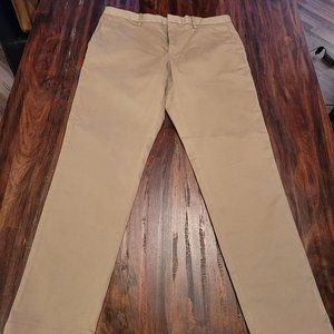 Men's Size 34x34 Banana Republic Khaki Rapid Movement Chinos.  New With Tags